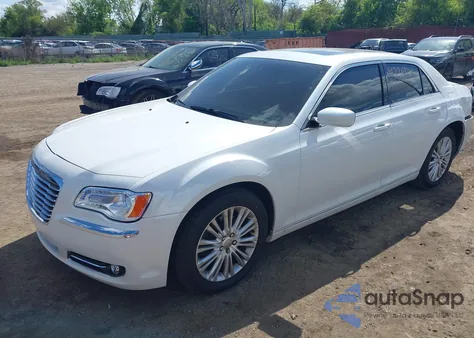2014 Chrysler 300 z USA, uszkodzony, nr VIN 2C3CCARG0EH298020
